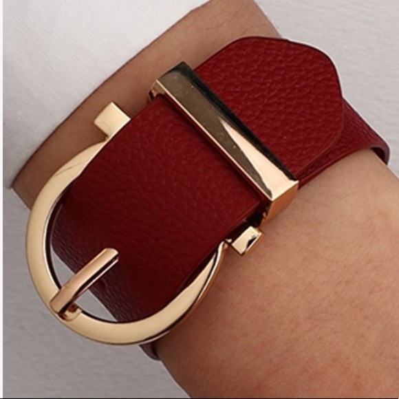 Red faux leather buckle bracelet - Picture 1 of 2